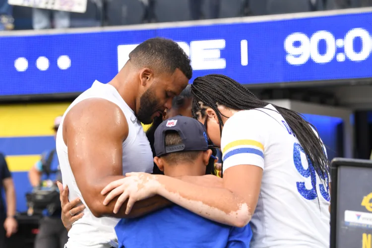 Donald charges out of retirement, overcoming excitement in Rams' blowout win